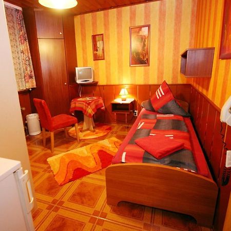 Hotel-Pension Klaer Шпайер Стая снимка