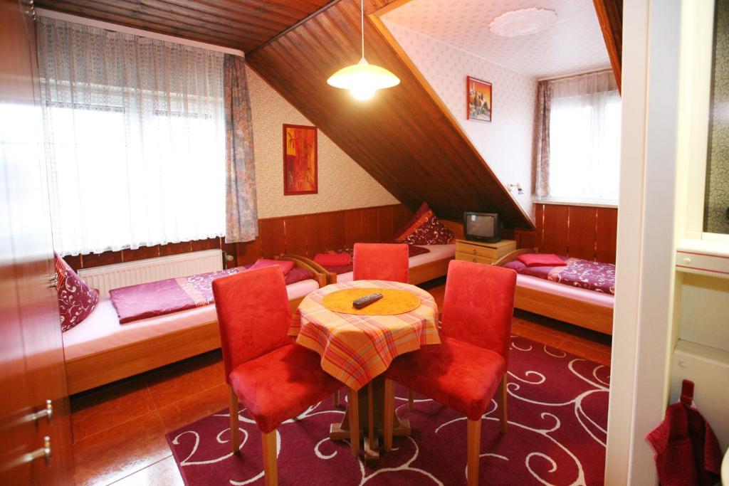 Hotel-Pension Klaer Шпайер Стая снимка